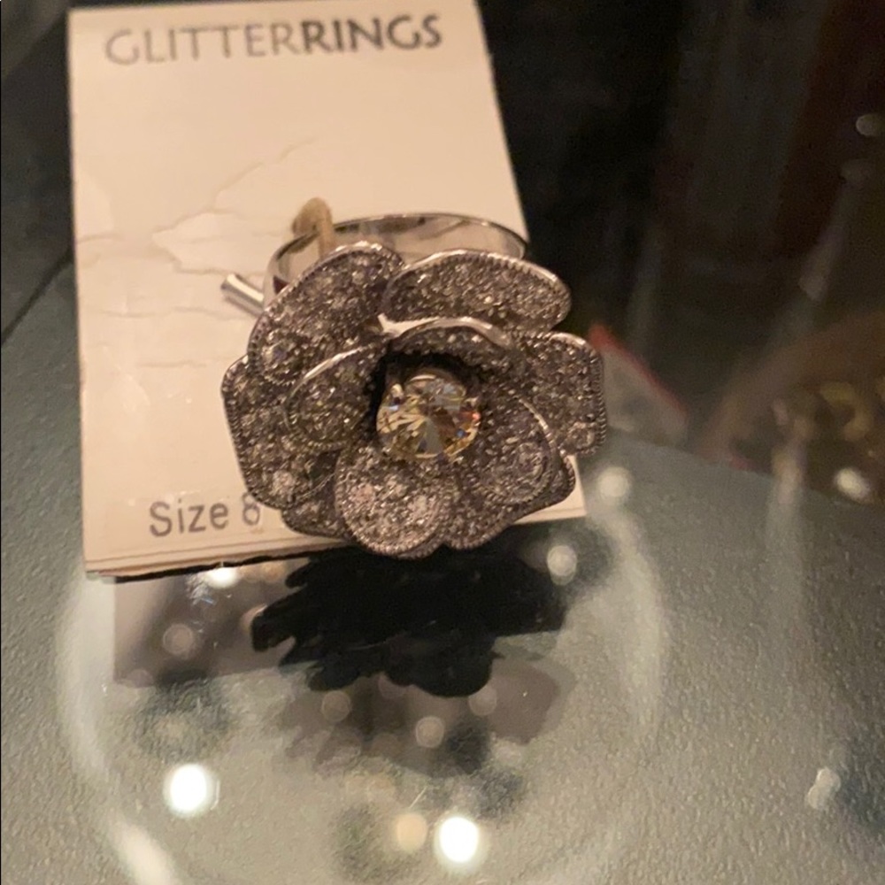 Flower fashion ring